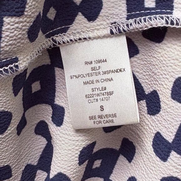 💙 41 Hawthorn Blue & White Geometric Button Detail Blouse 💙 - Picture 8 of 9